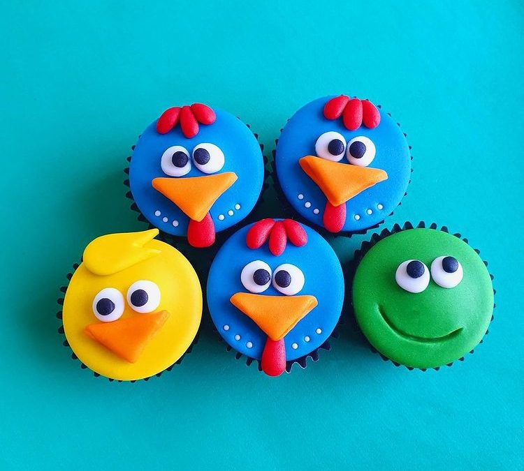 Mini Cupcakes Decorados – Galinha Pintadinha