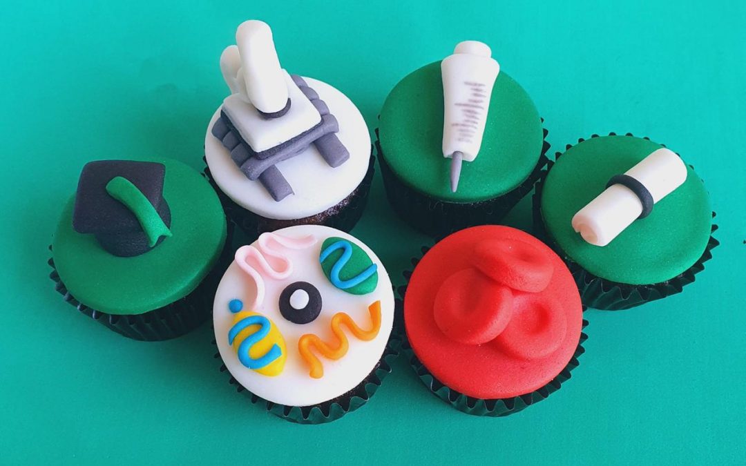 Mini Cupcakes Decorados – Formatura Biomedicina