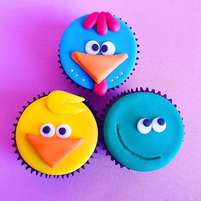 Cupcakes Decorados – Galinha Pintadinha