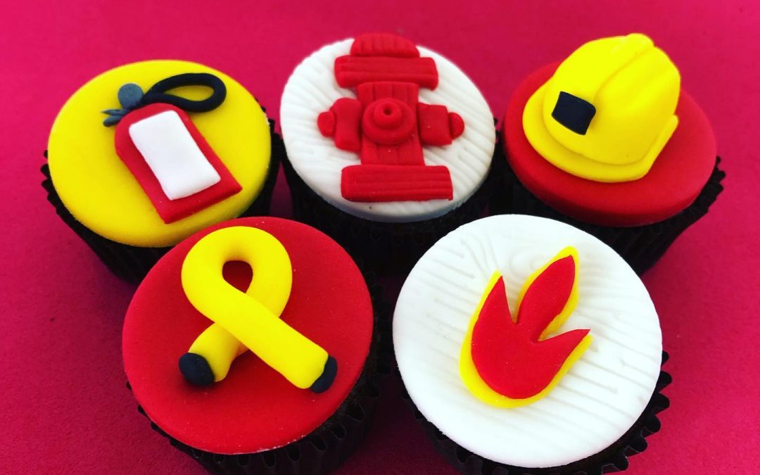 Mini Cupcake Decorado – Tema Bombeiros