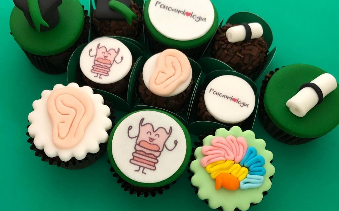 Mini Cupcake e Brigadeiro Decorado – Formatura Fonoaudiologia