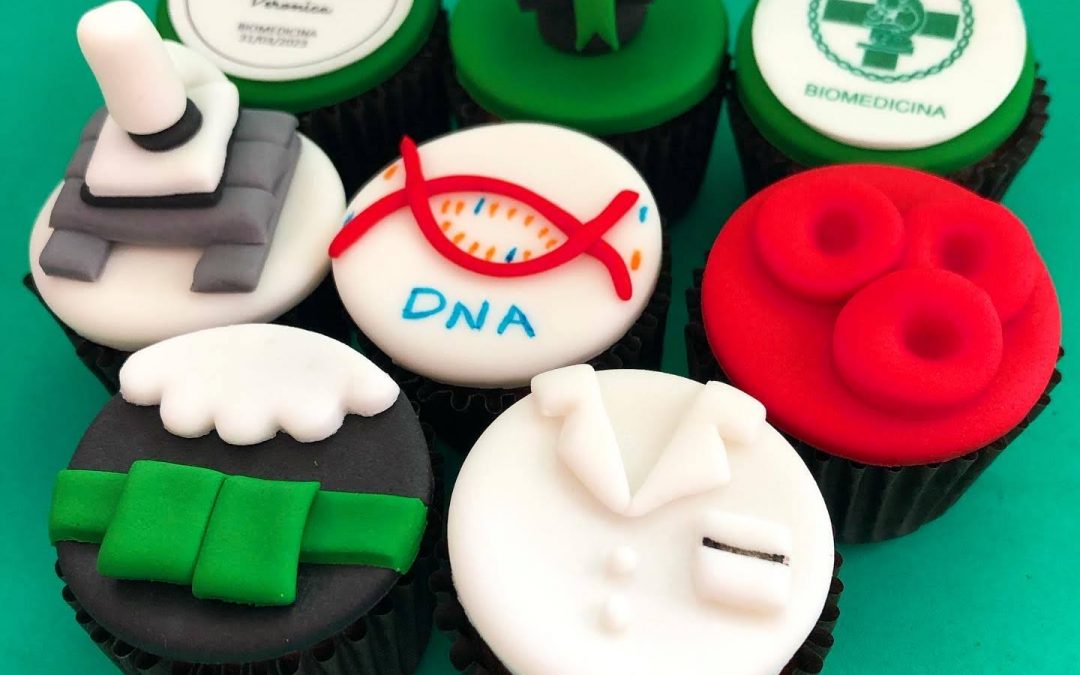 Mini Cupcake Decorado – Formatura Biomedicina