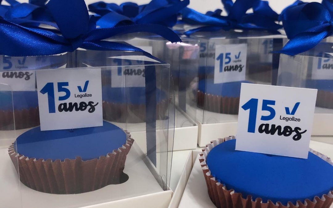 Cupcake para Lembrança – 15 Anos de Empresa – Tema Corporativo