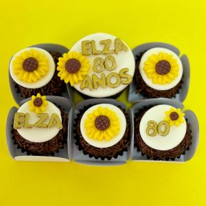 Mini Cupcakes e Brigadeiros Decorados - Aniversário 80 Anos Flores Girassol